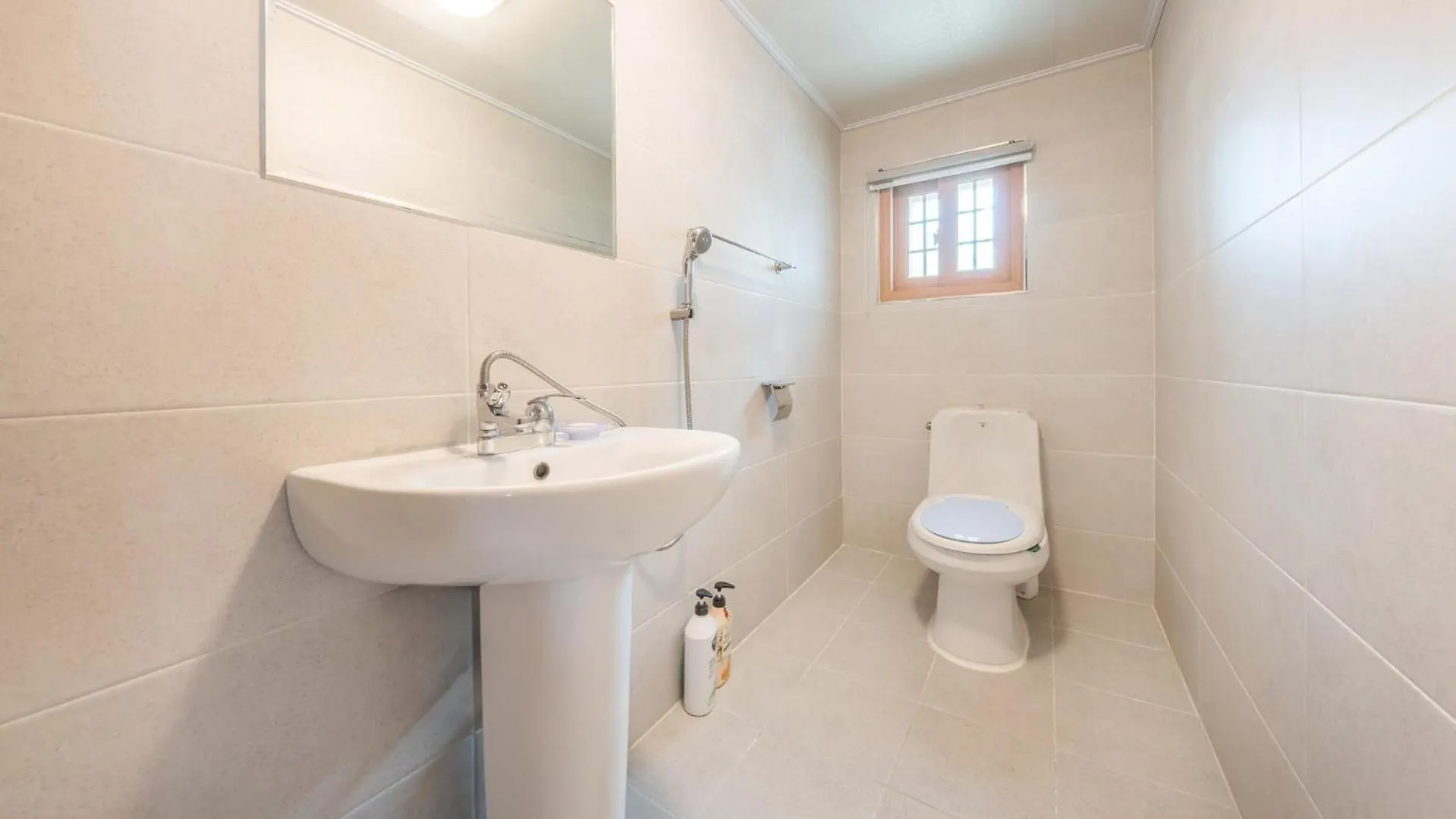 Ganghwa Gichayeohaeng Pension Incheon Korsel